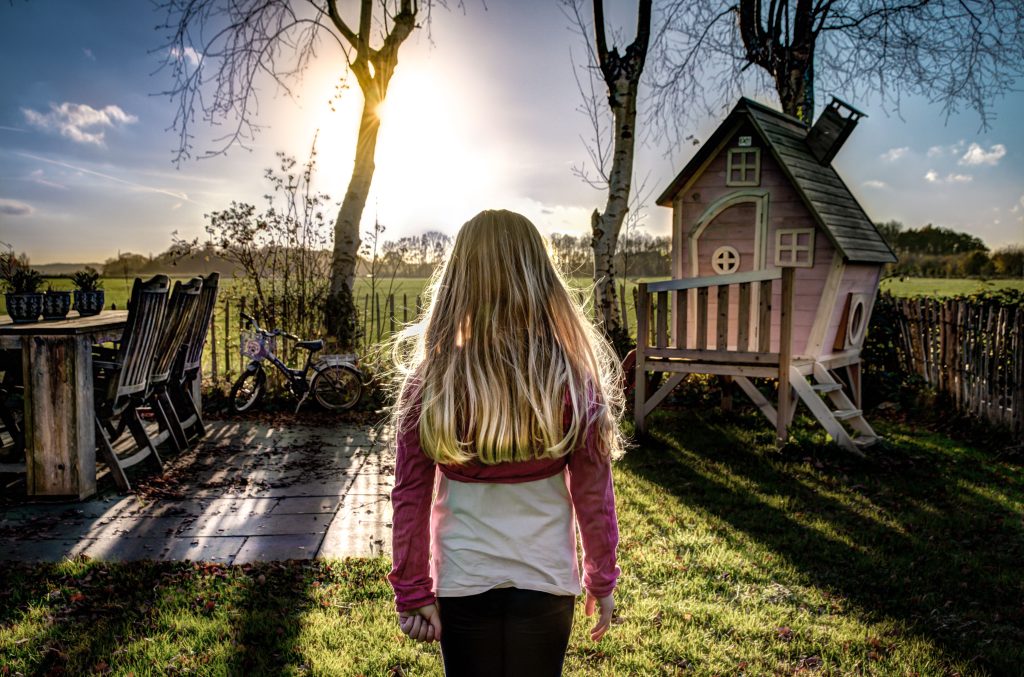 kids playhouse outdoor