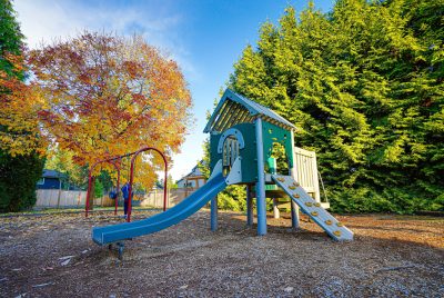 kids playhouse outdoor